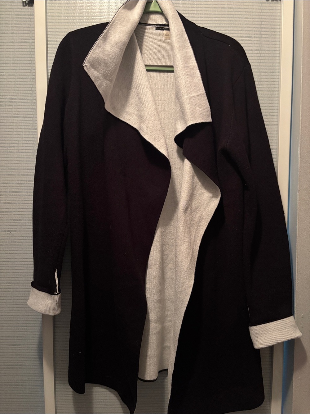 GUC Tahari Black & White Sweater Jacket